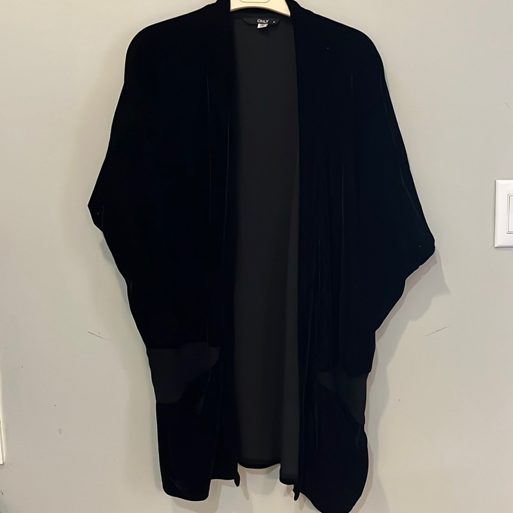 Velour long cardigan with 3/4 sleeves by Only.